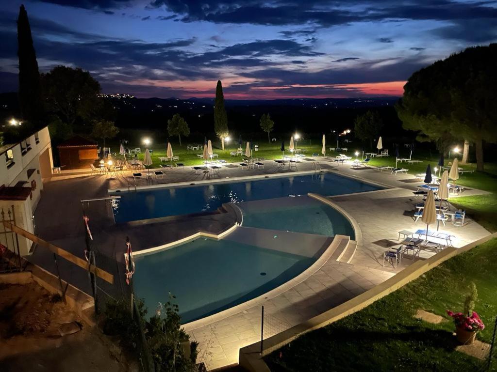 Hotel Palazzuolo Сан-Куйрико-д'Орча Экстерьер фото